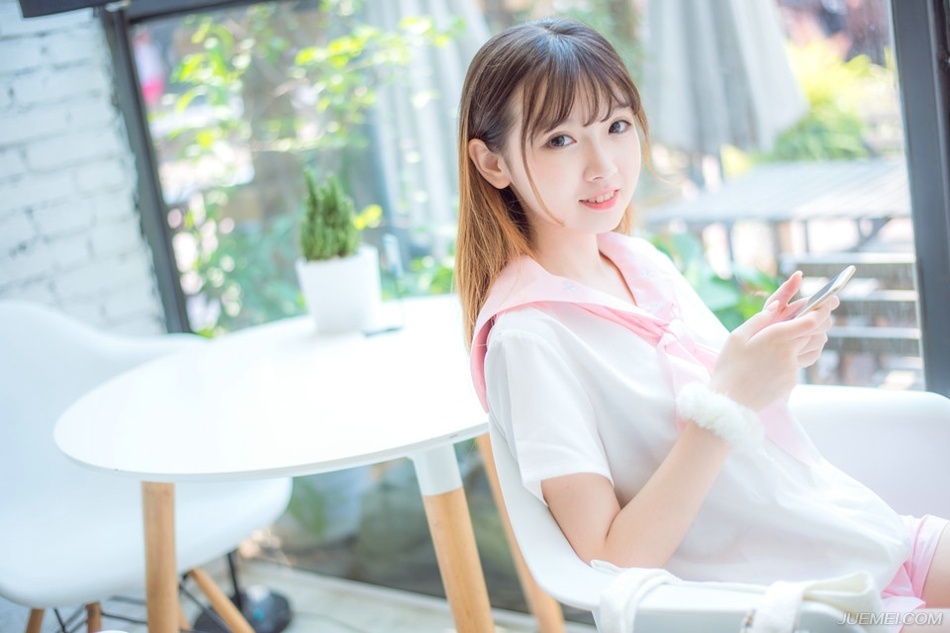 “哼！”刘璋面色难看的看向孟达：“那不知道孟达将军准备处置我？”